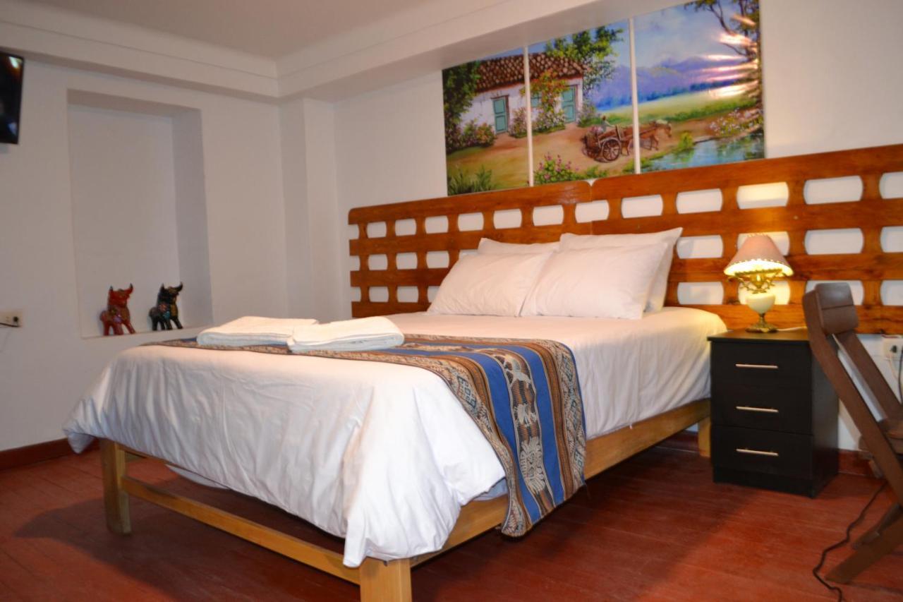 Fiesta Inn Ceniza クスコ エクステリア 写真
