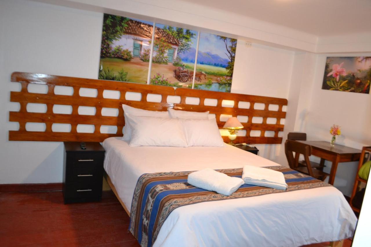 Fiesta Inn Ceniza クスコ エクステリア 写真