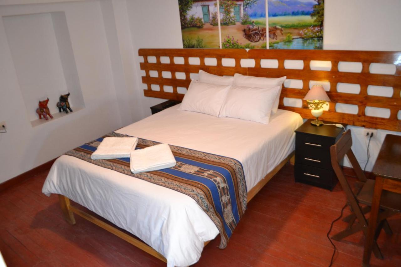 Fiesta Inn Ceniza クスコ エクステリア 写真